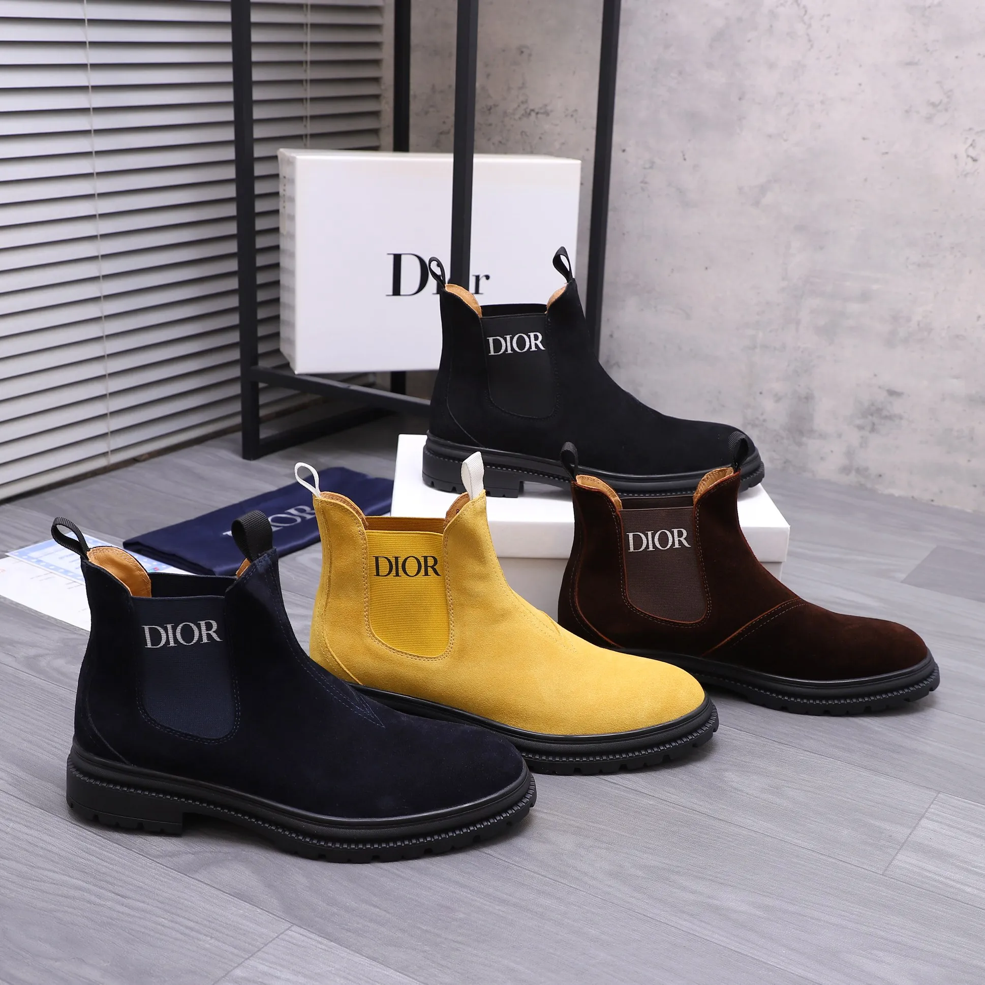 Men's shoes 💰500 Product trademark: Dior "Dior" high-top casual shoes Regular size: 38-45 (45 is custom-made and non-returnable) Product materials: Selected frosted cowhide upper, cowhide lining, rubber non-slip outsole